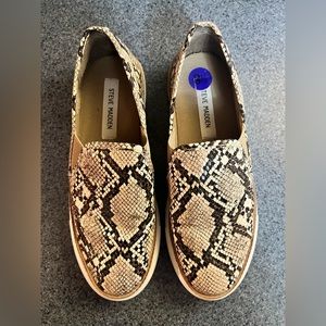 Steve Madden Snakeskin Slip On Loafers